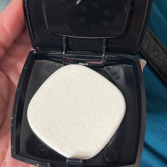 L'Bel Translucent Compact Powder - Picture 6 of 7